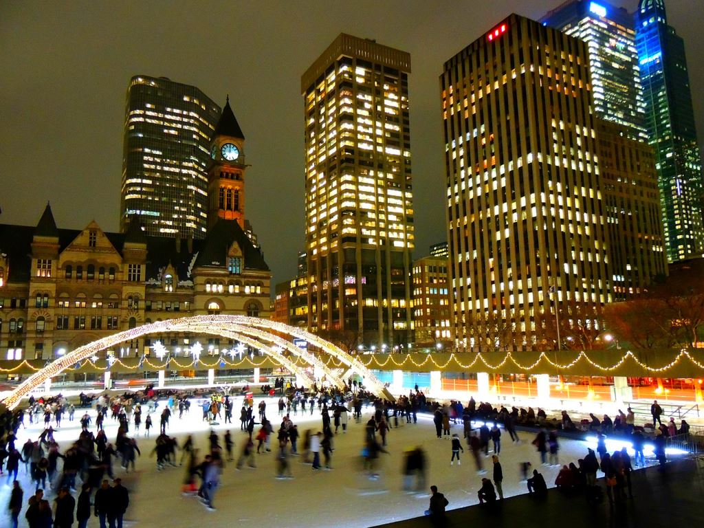 Cities are closing. Торонто Канада зима. Nathan Phillips Square в Торонто. Торонто каток. Торонто Канада зимой.